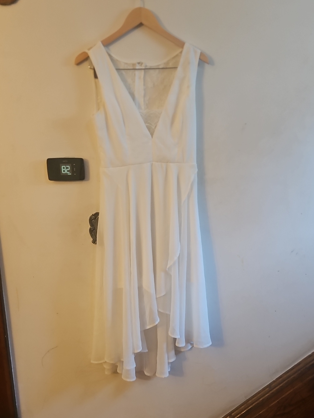 Charlotte Russe White V-Neck Sleeveless High-Low Dress Large